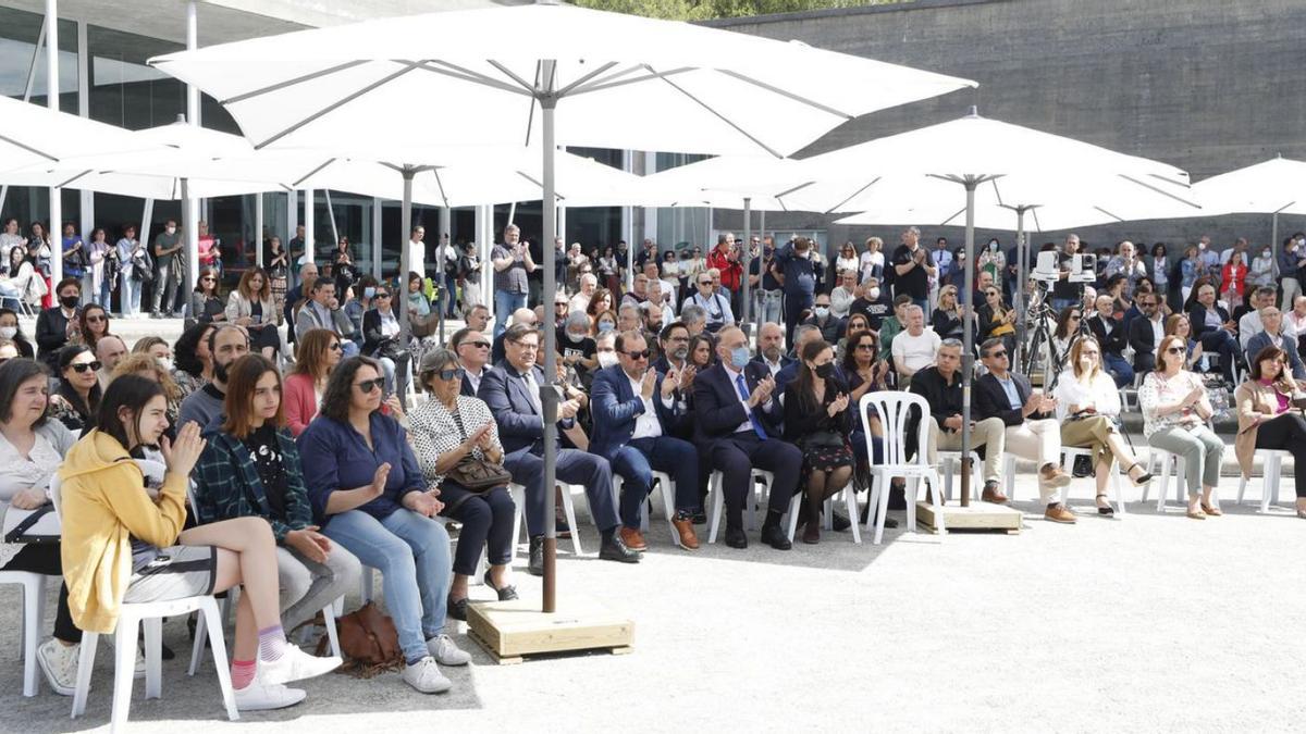 Asistentes al homenaje celebrado en el campus.