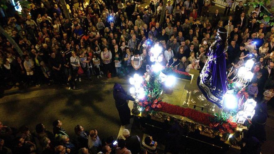 Los vía crucis mantienen el fervor en las calles de Zaragoza