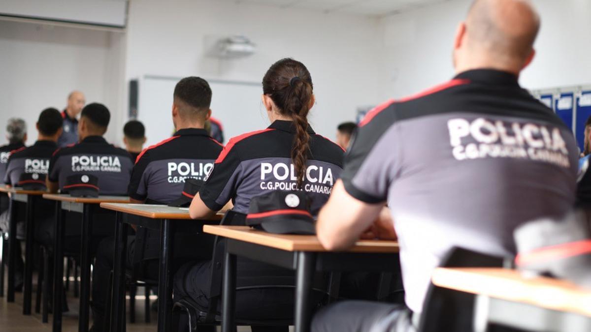 Agentes de la Policía Canaria durante un curso de formación.