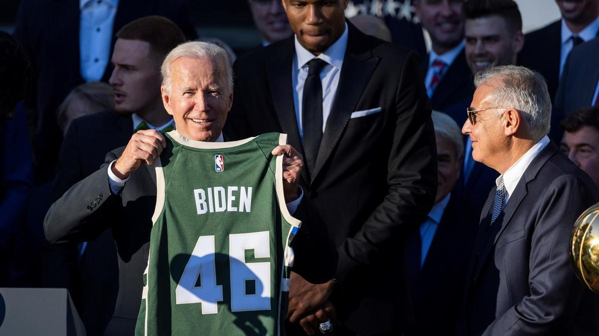 Biden, en la recepción ofrecida este lunes a los Milwaukee Bucks, campeones de la NBA.