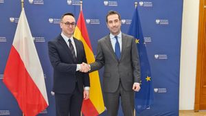 De izquierda a derecha, Dariusz Klimczak, ministro de Infraestructuras de Polonia, y Carlos Cuerpo, ministro de Economía, Comercio y Empresa.