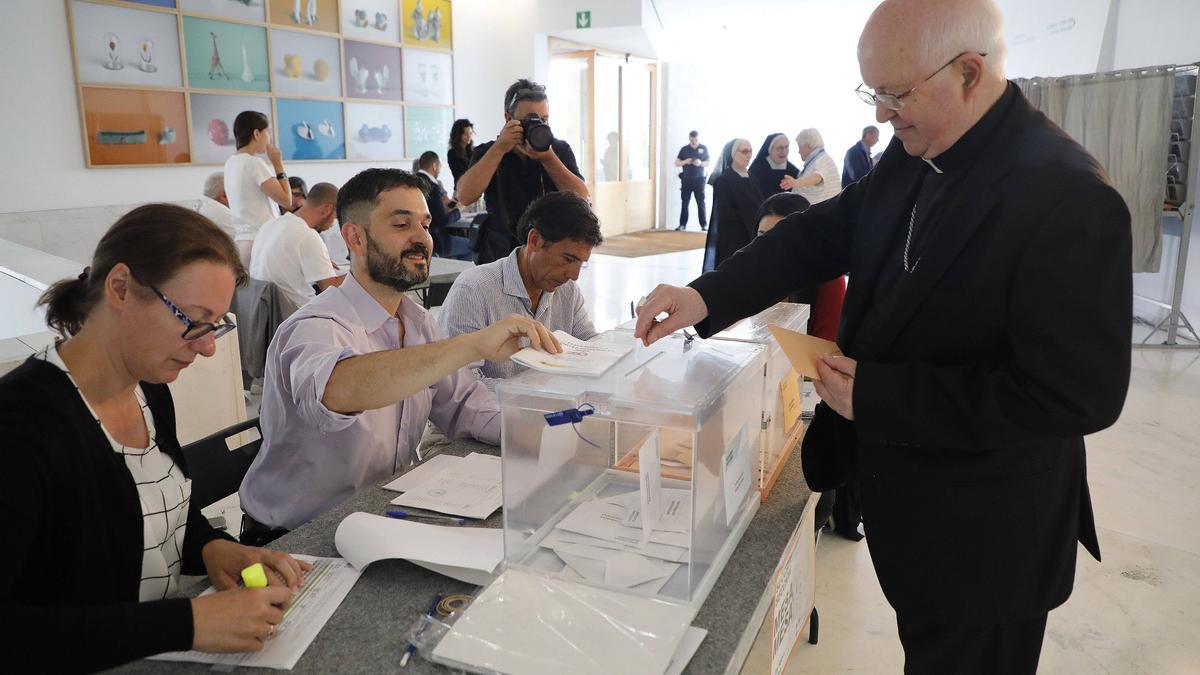 Imagen de la jornada electoral en el CGAC de Santiago