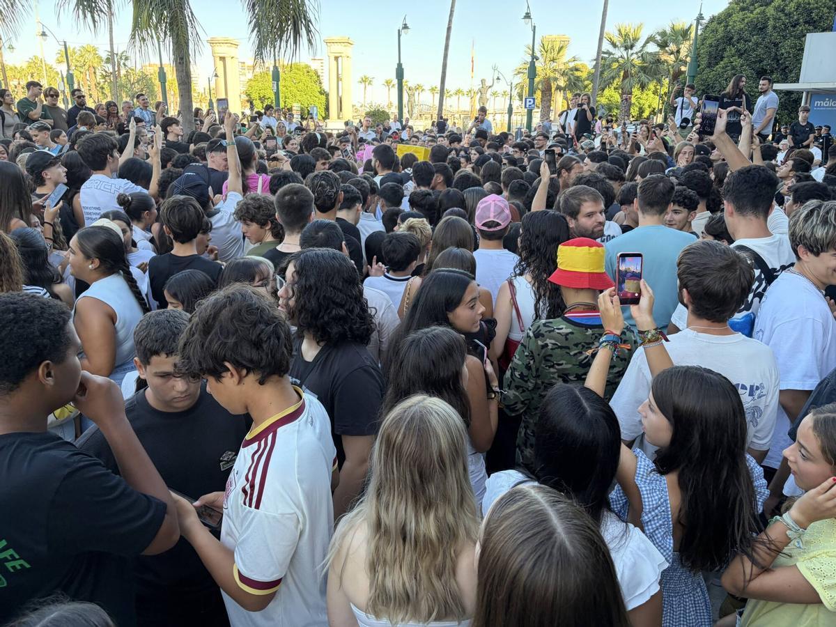 Batalla de 'farmear aura' en la Plaza de la Marina