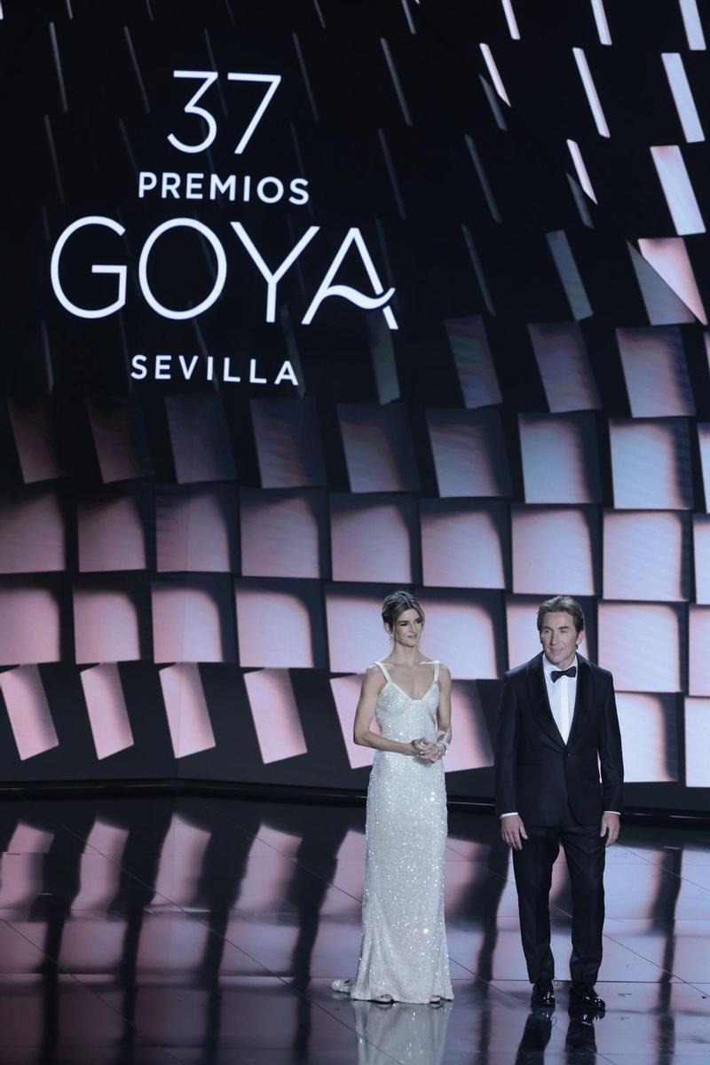 Clara Lago, con look a medida de Redondo Brand en la ceremonia de los Premios Goya 2023