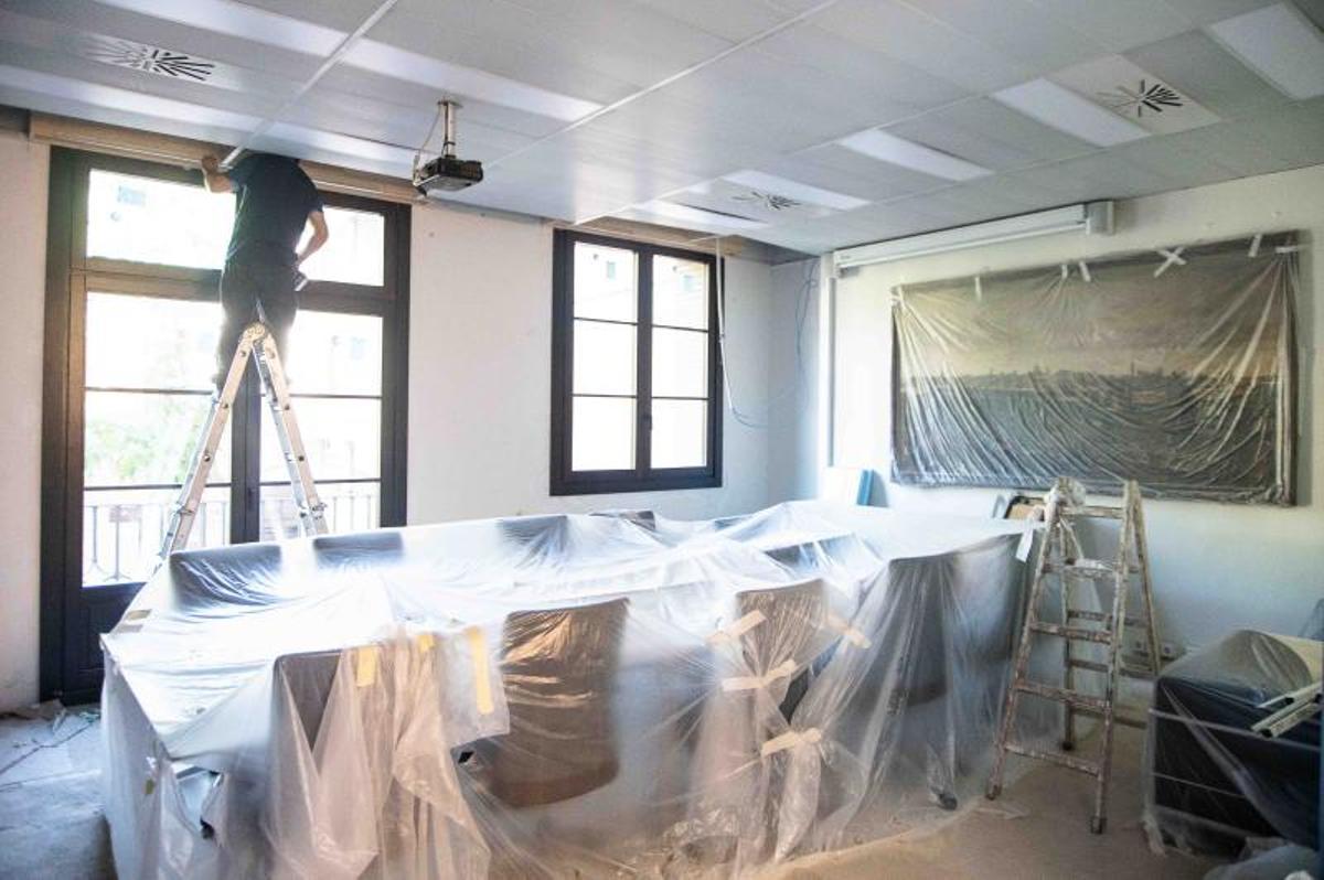 La sede del Colegio de Arquitectos de Aragón también está de reformas, cambiando las ventanas y la climatización.