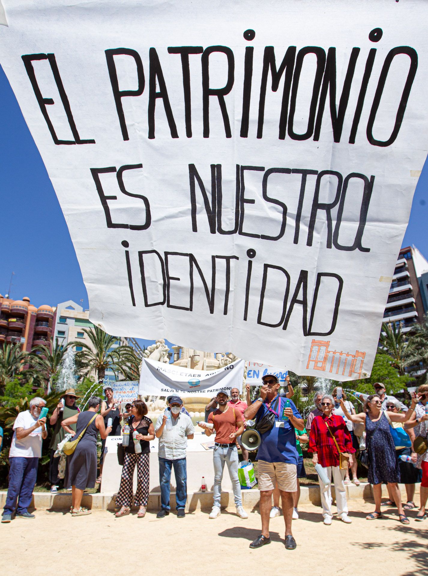 Protesta contra las mascletás en Luceros