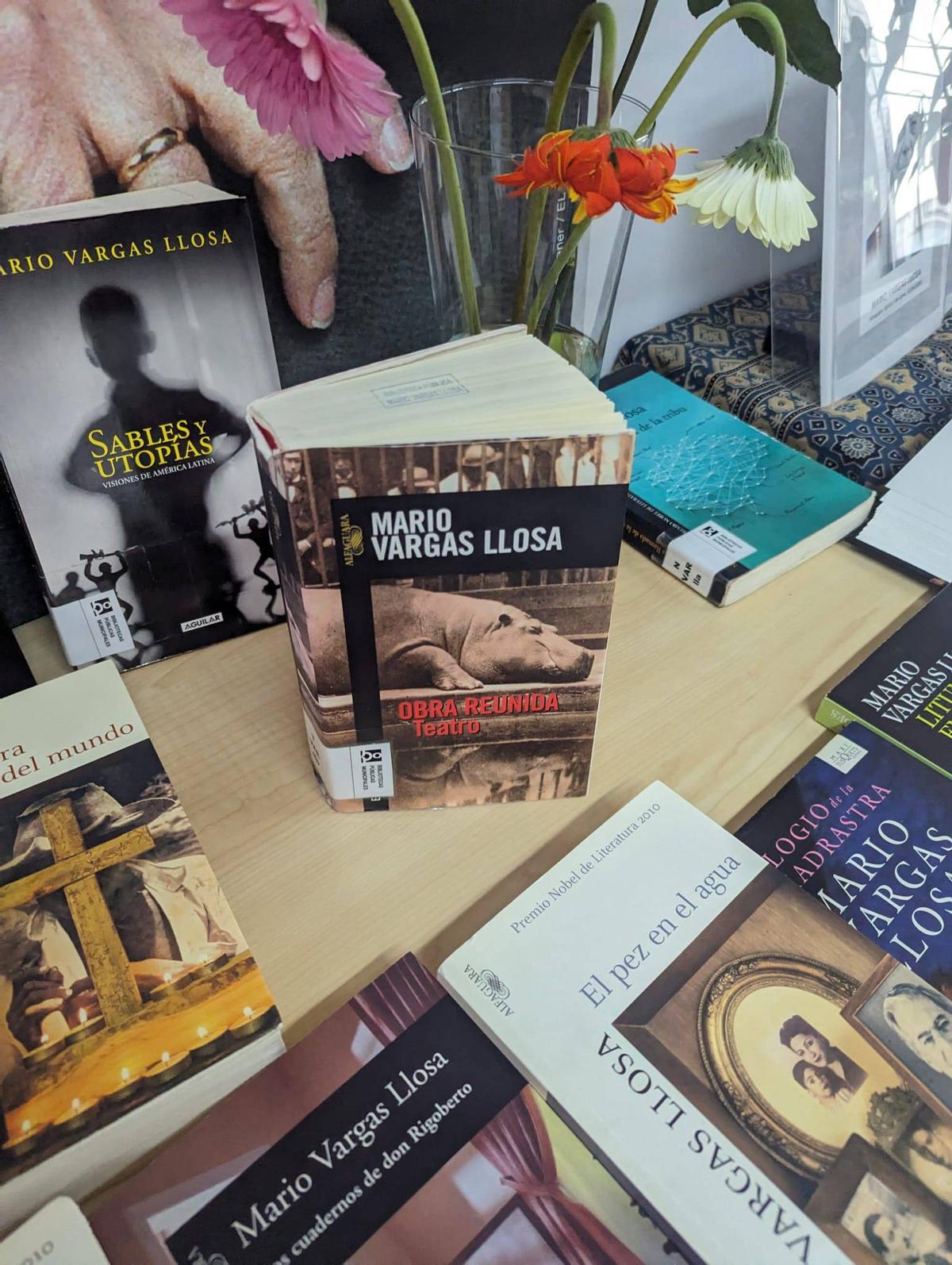 La biblioteca ha tenido que reponer los libros del escritor Mario Vargas Llosa.