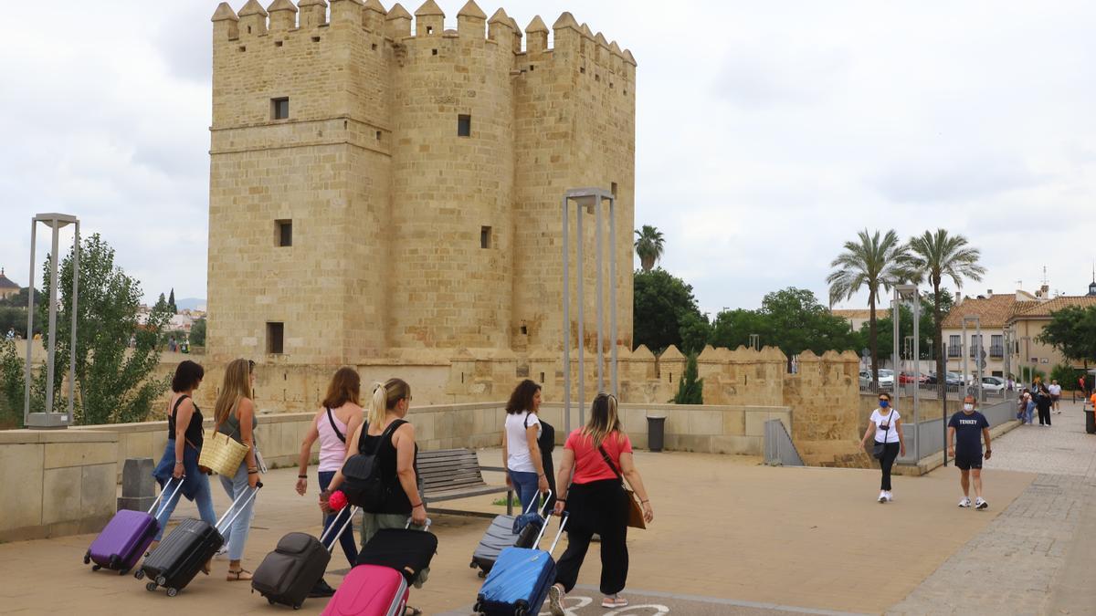 Turismo turistas maletas ocupacion hotelera