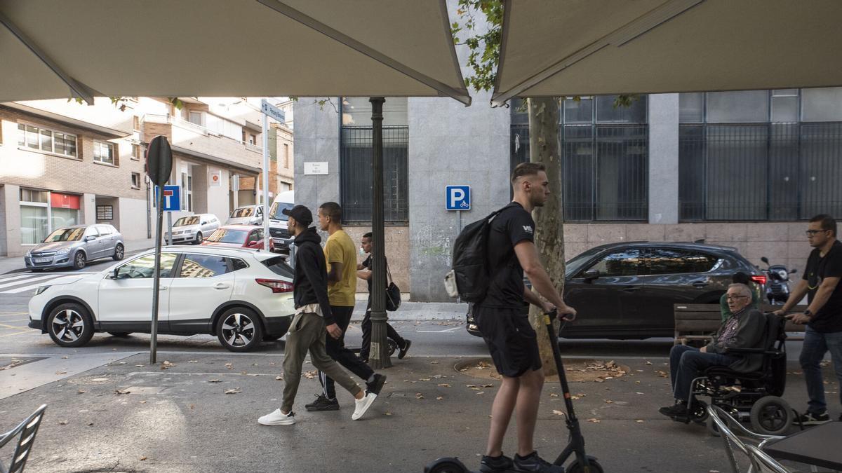 Un usuari de patinet elèctric, en una imatge d'arxiu