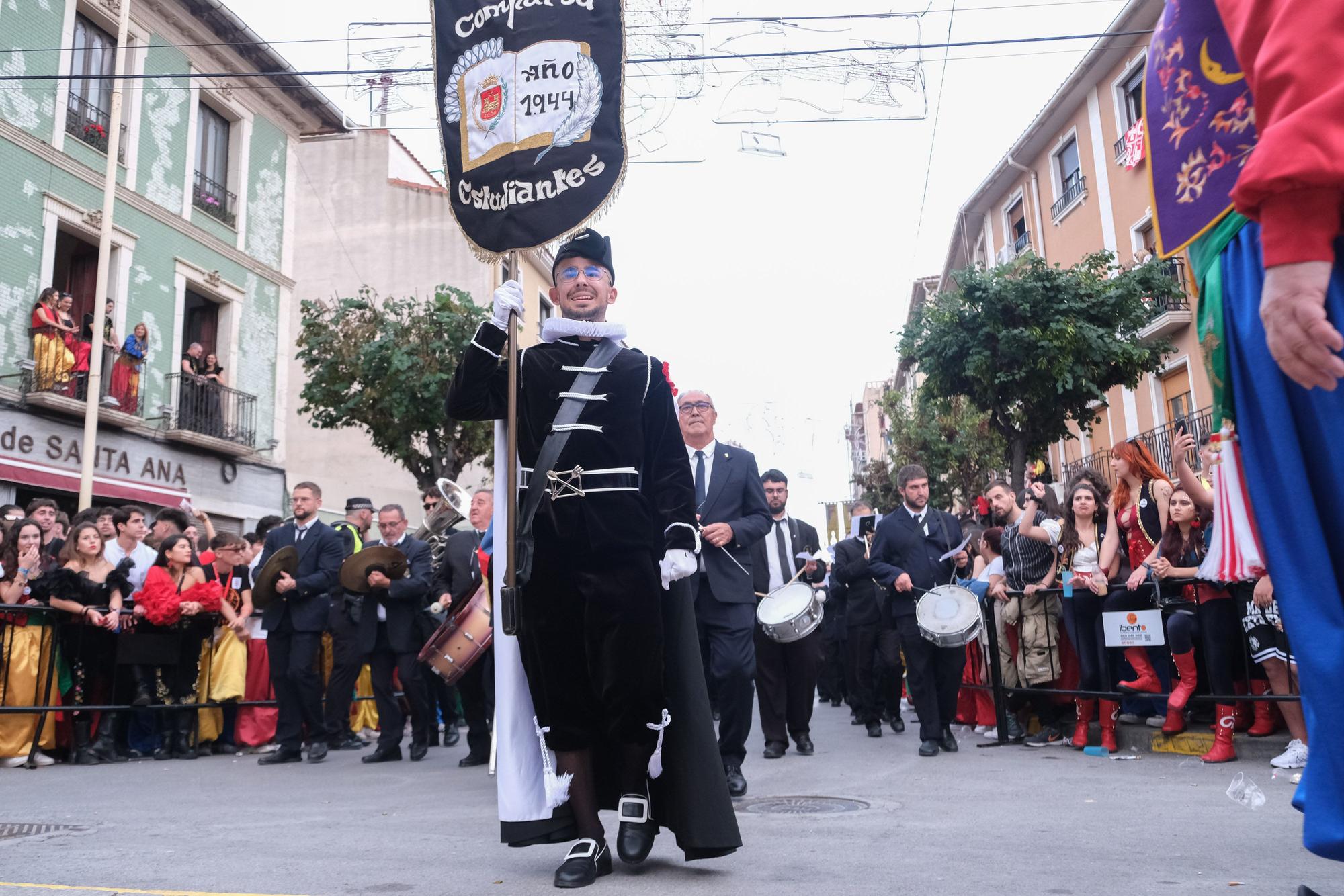 ¡Elda ya está en fiestas! Así ha sido la Entrada de bandas y el pasodoble "Idella"