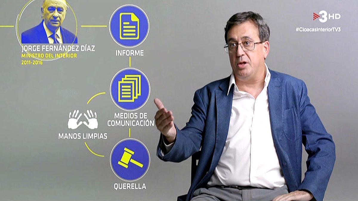 Carlos Enrique Bayo explicando el modus operandi de los sicarios, en el documental ’Las cloacas de Interior’ (TV-3).