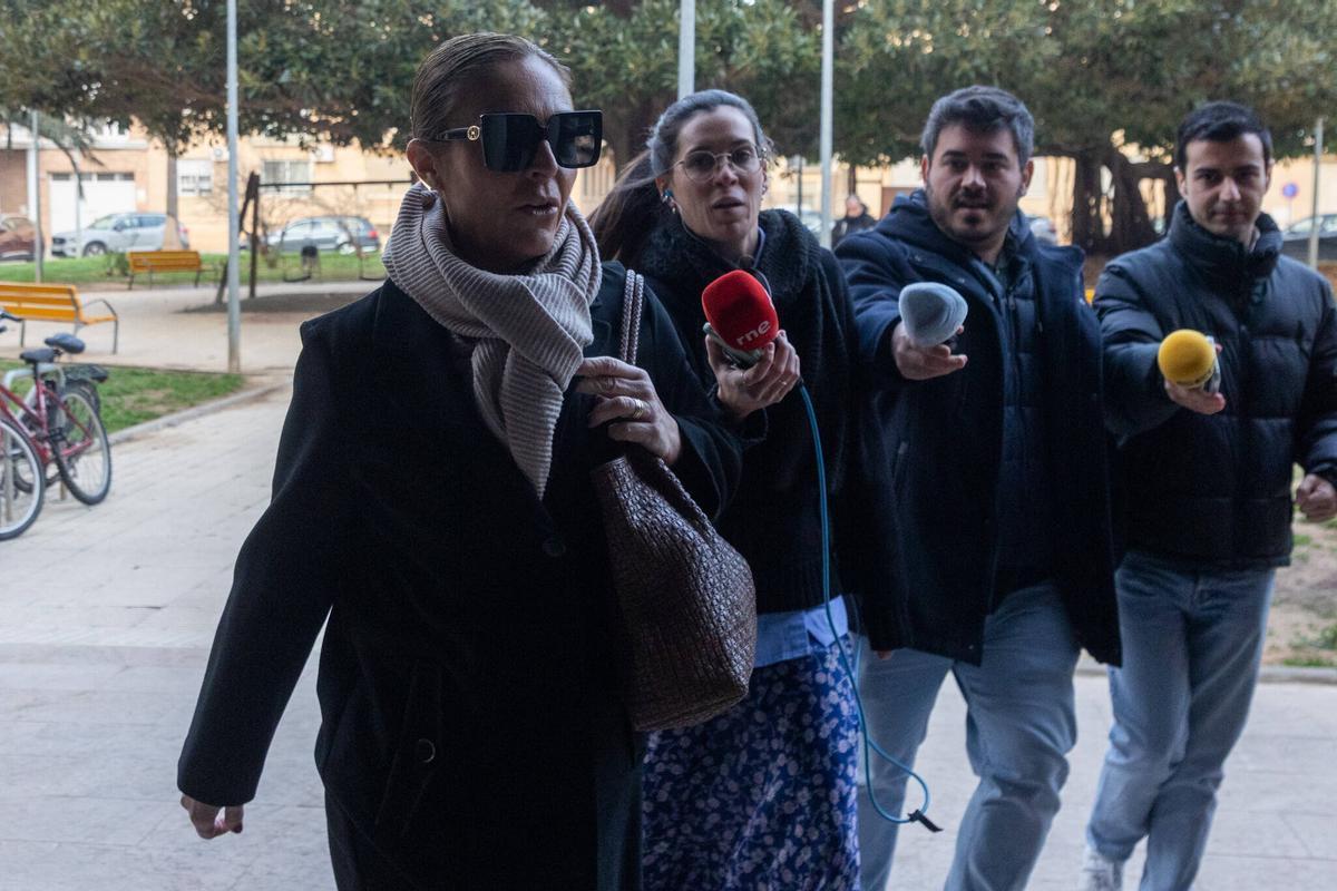 Maite Gómez en el momento de acceder a los juzgados de Catarroja, sin hacer declaraciones.