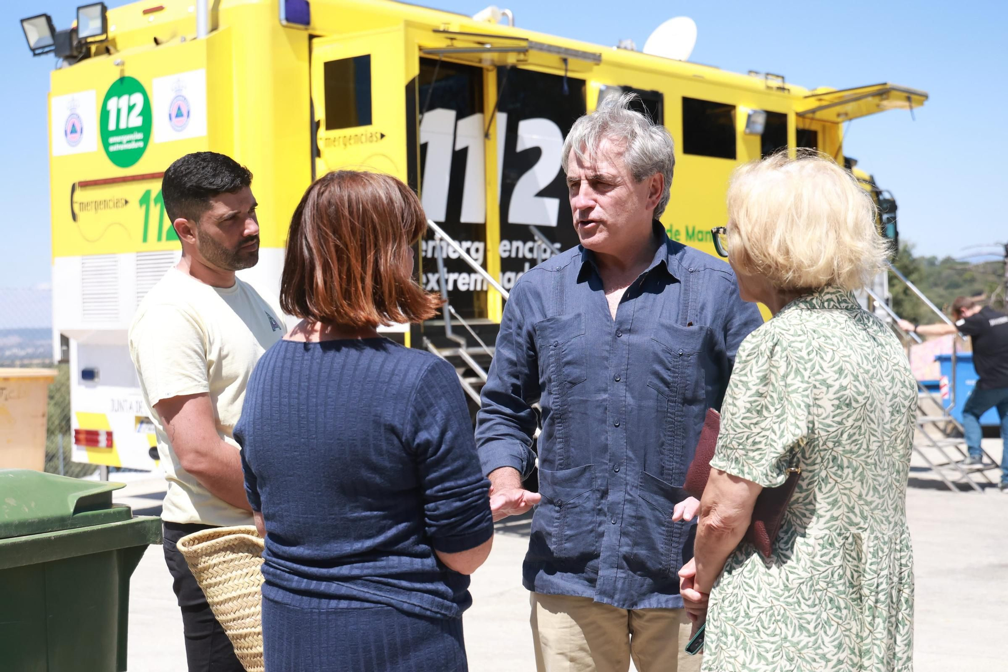 Así se está desarrollando el incendio en Valdecaballeros: desalojos, reuniones y muchos efectivos desplazados