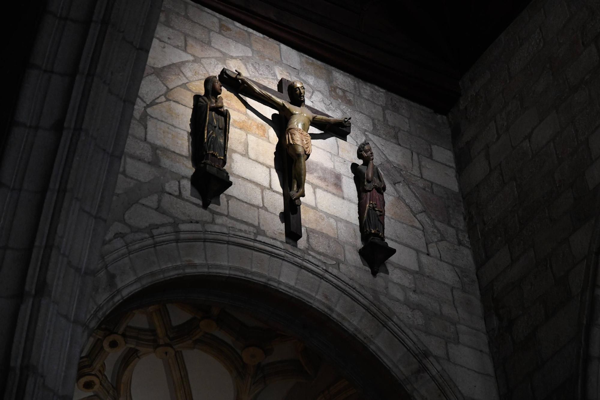 Interior de la iglesia de San Juan tras la instalación de nueva iluminación.