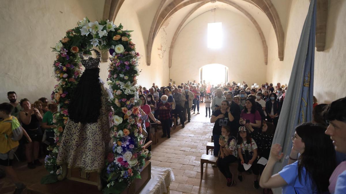 La ermita de la ‘barranquera’ se llenó en un día tan especial para los vecinos de Cabanes.