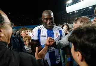 Todo al blanquiazul: la afición del Avilés protagoniza un desplazamiento histórico para apoyar a su equipo en Majadahonda