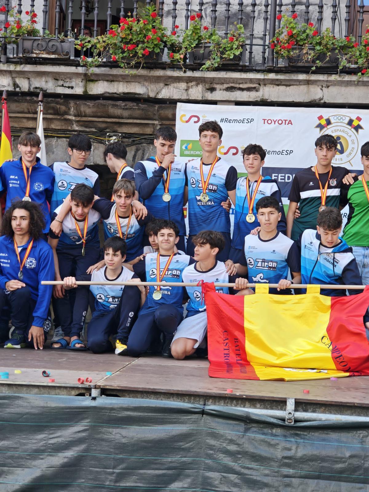 La fiesta del remo de O Morrazo en el Campeonato de España de bateles en Castro Urdiales La fiesta del remo de O Morrazo en el Campeonato de España de bateles en Castro Urdiales