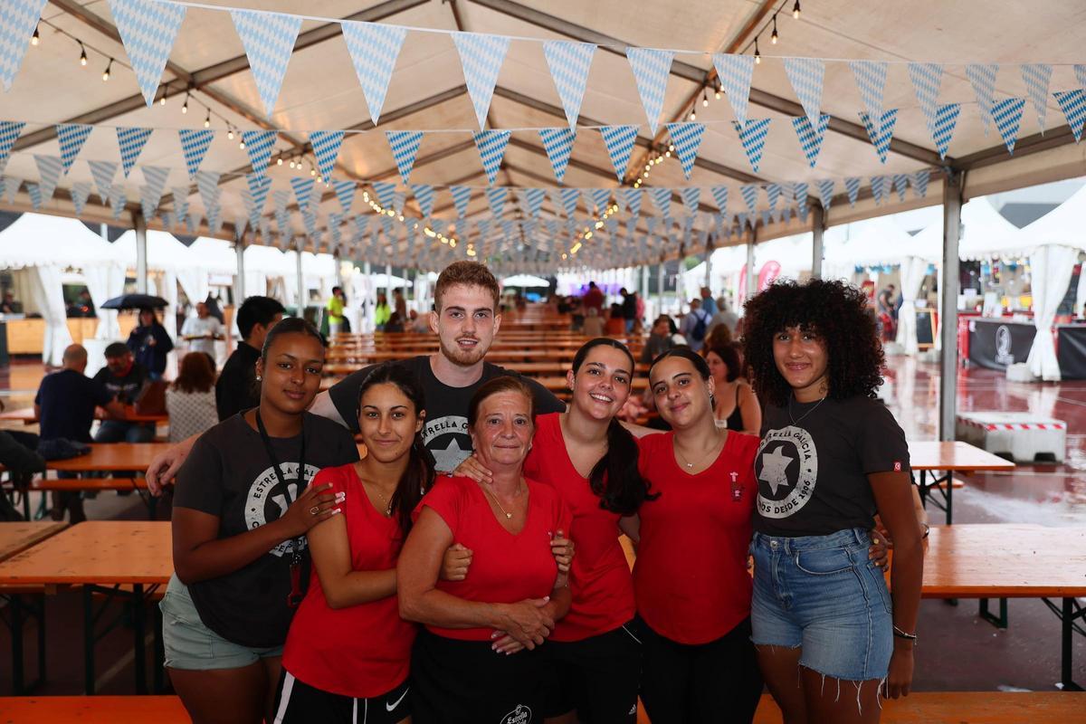 Por la izquierda; Erika Okwor, Silvana Tejón, Pablo García, Almudena Puente, Inés Arribas, Lucía Muñíz y Paula Santos.