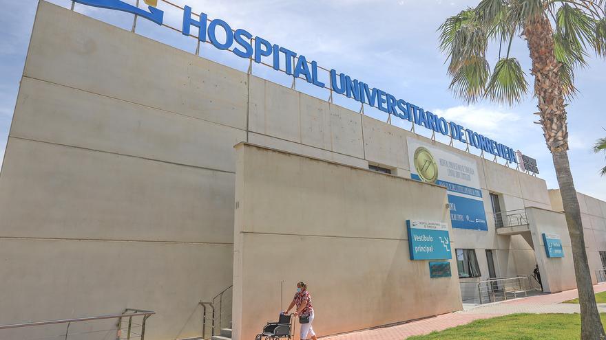 Sanidad asume la bolsa de empleo para cubrir plazas en el Hospital de Torrevieja