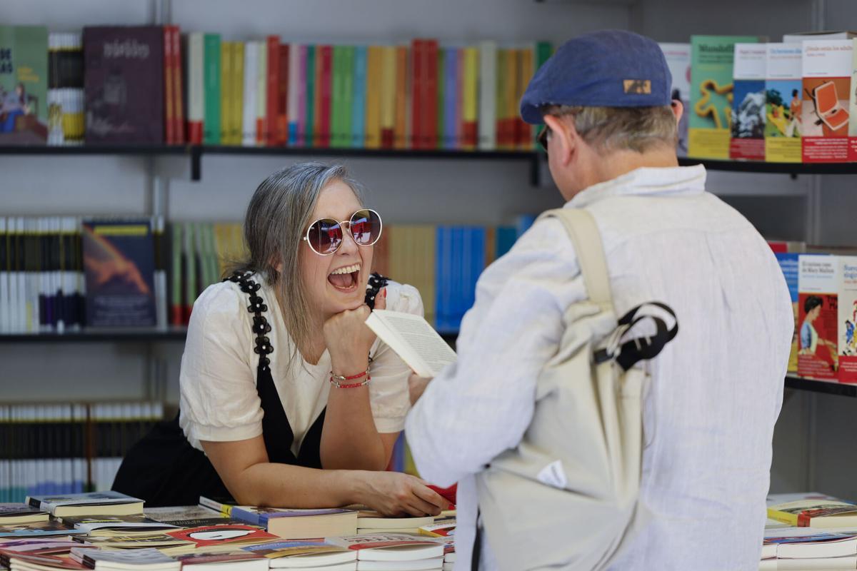 MADRID, 29/05/2026.- La 85 edición de la Feria del Libro de Madrid, que ha inaugurado este viernes la reina Letizia, estará dedicada al humor en la literatura y contará con 366 casetas de librerías, editoriales, distribuidoras e instituciones oficiales hasta el 14 de junio. EFE/Mariscal