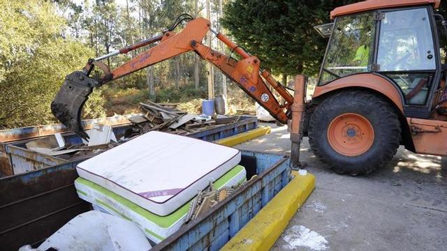 El Punto Limpio de A Estrada, antes de realizarse las obras de remodelación. | BERNABÉ/JAVIER LALÍN