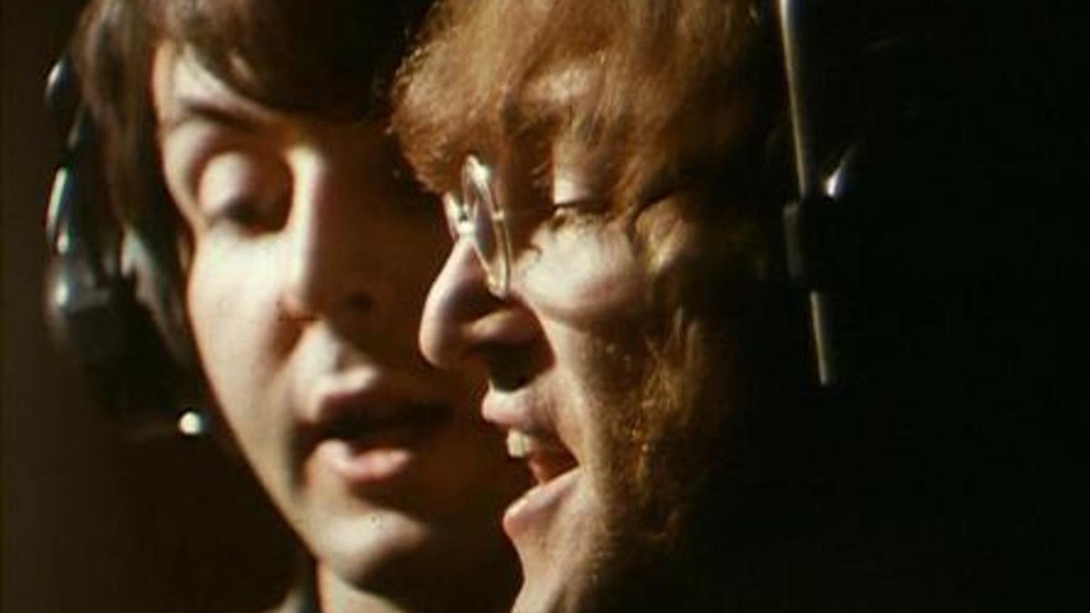 Paul McCartney y John Lennon, durante la grabación de un disco en febrero de 1968.