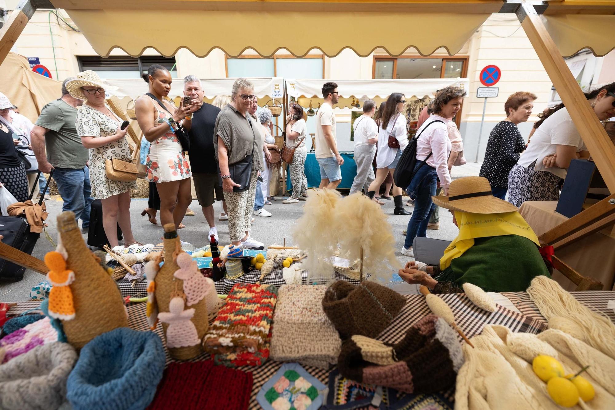La dura y libre vida de los feriantes de la Ibiza Medieval