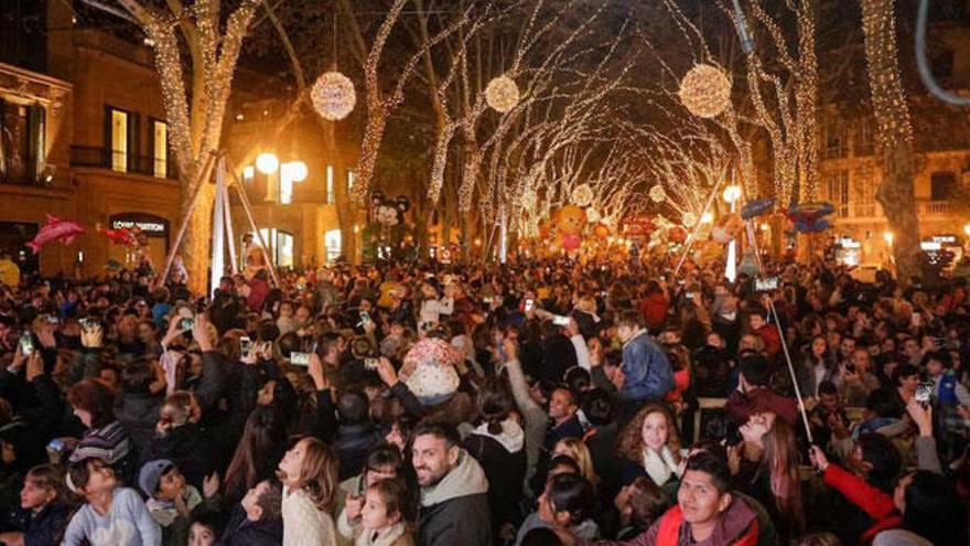 La fiesta de fin de año de Palma, en el paseo del Born