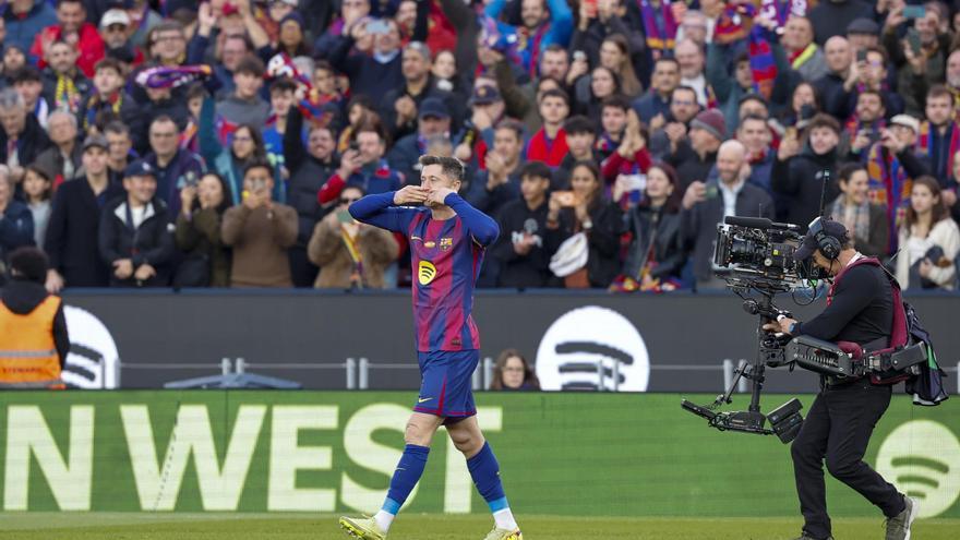 El Barça inaugura un nou temps al Camp Nou enduent-se per davant l’Athletic (4-0)