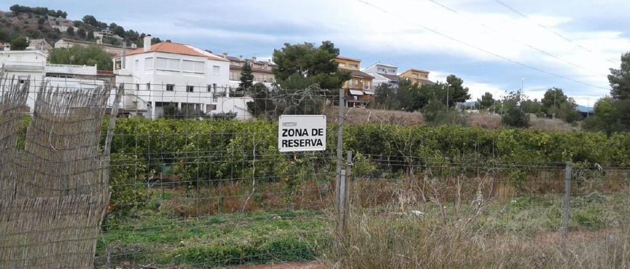 Zona de reserva aprobada por silencio administrativo en Gilet, en zona urbana.