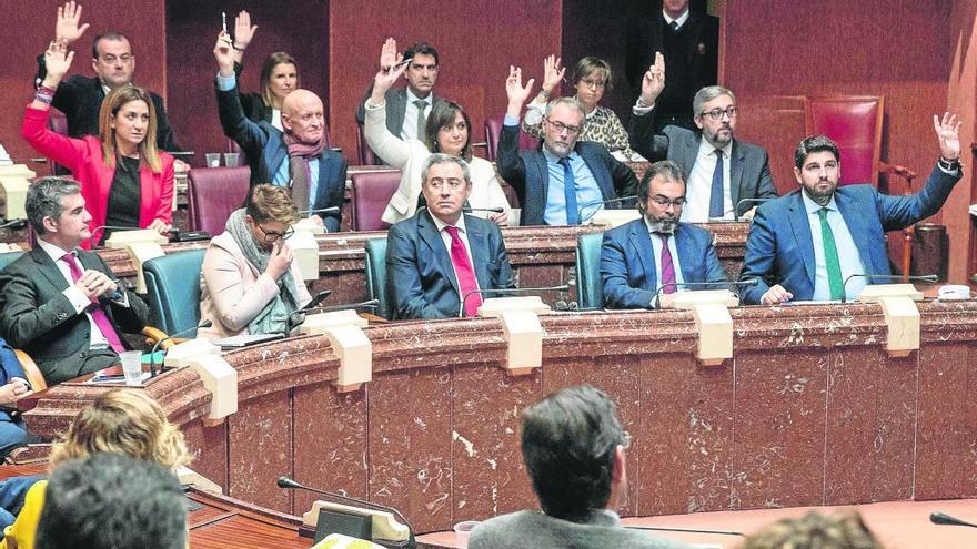 Los diputados regionales cobran cuatro veces el salario mínimo