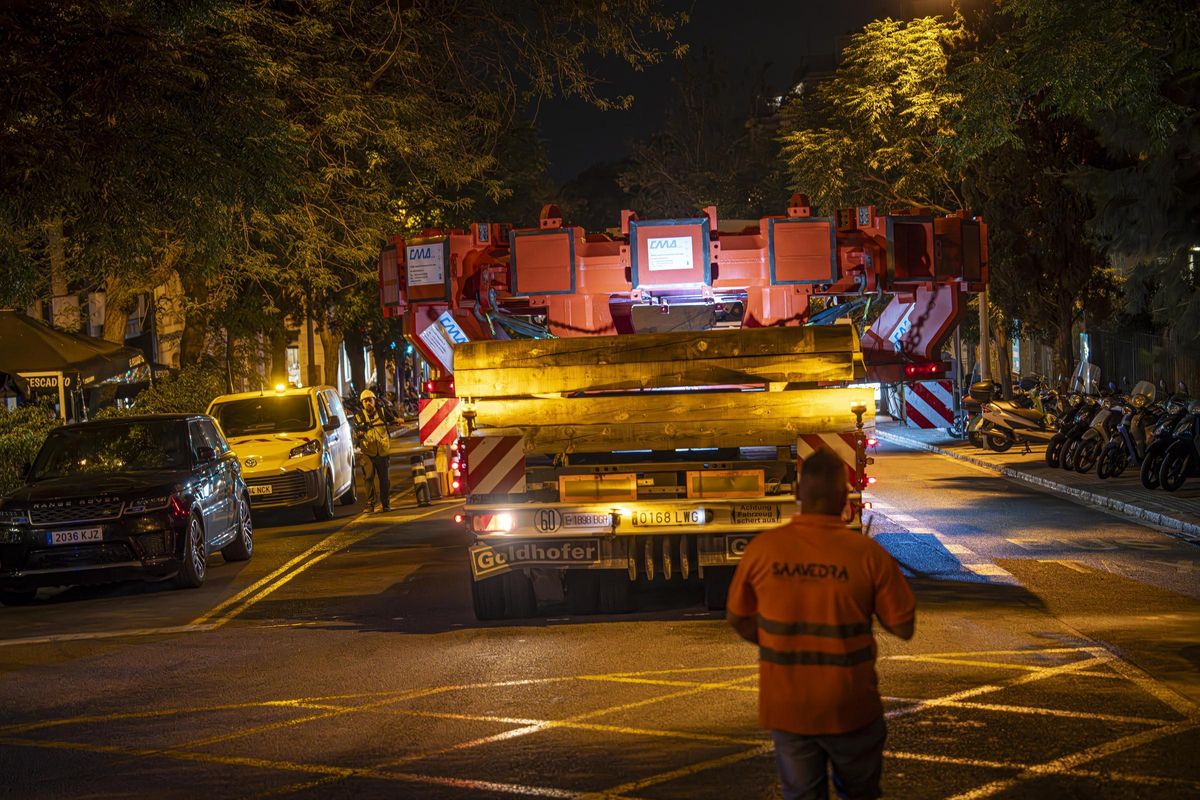 Viaje nocturno del cabezal de la L9: la pieza clave para retomar las obras del metro