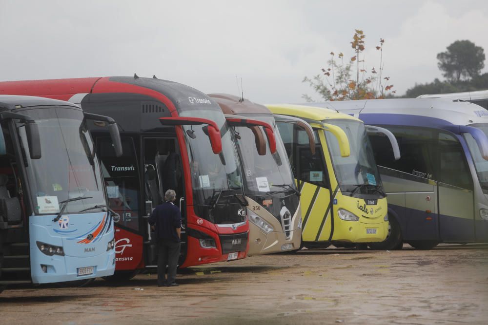 Más de 170.000 valientes desafían a la lluvia en Cheste