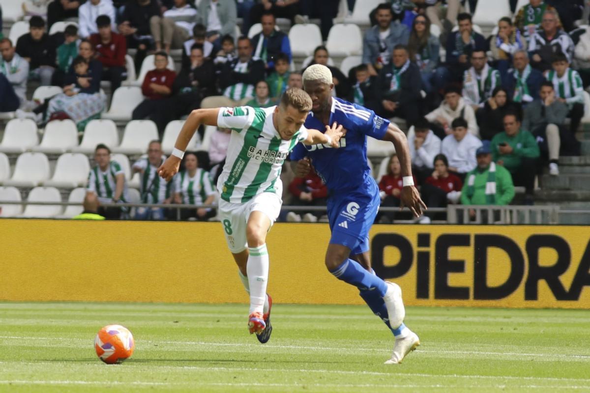 Isma Ruiz, durante un encuentro con el Córdoba CF en El Arcángel.