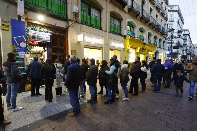 El sorteo del Niño hace reaparecer las filas en las administraciones de lotería de Aragón