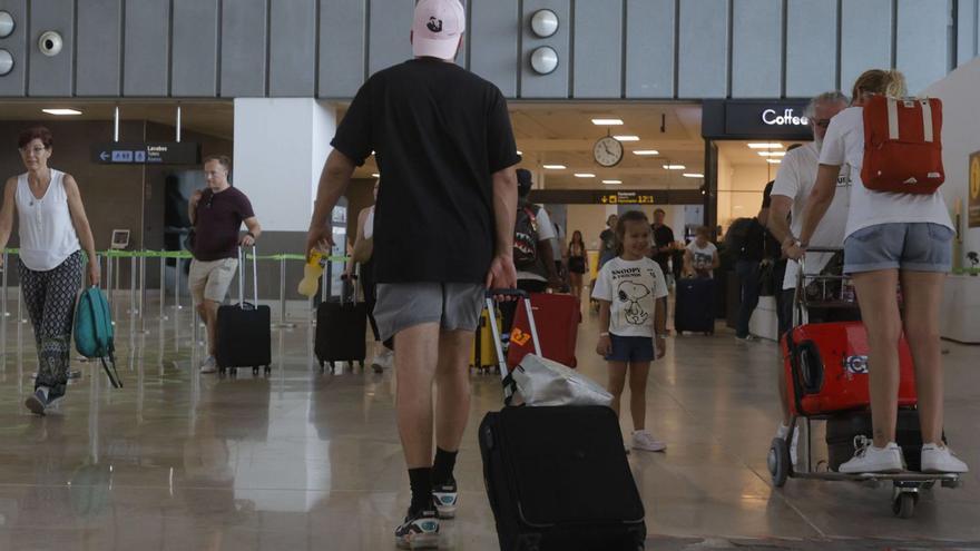 El aeropuerto de Valencia refuerza sus instalaciones ante un verano de récord