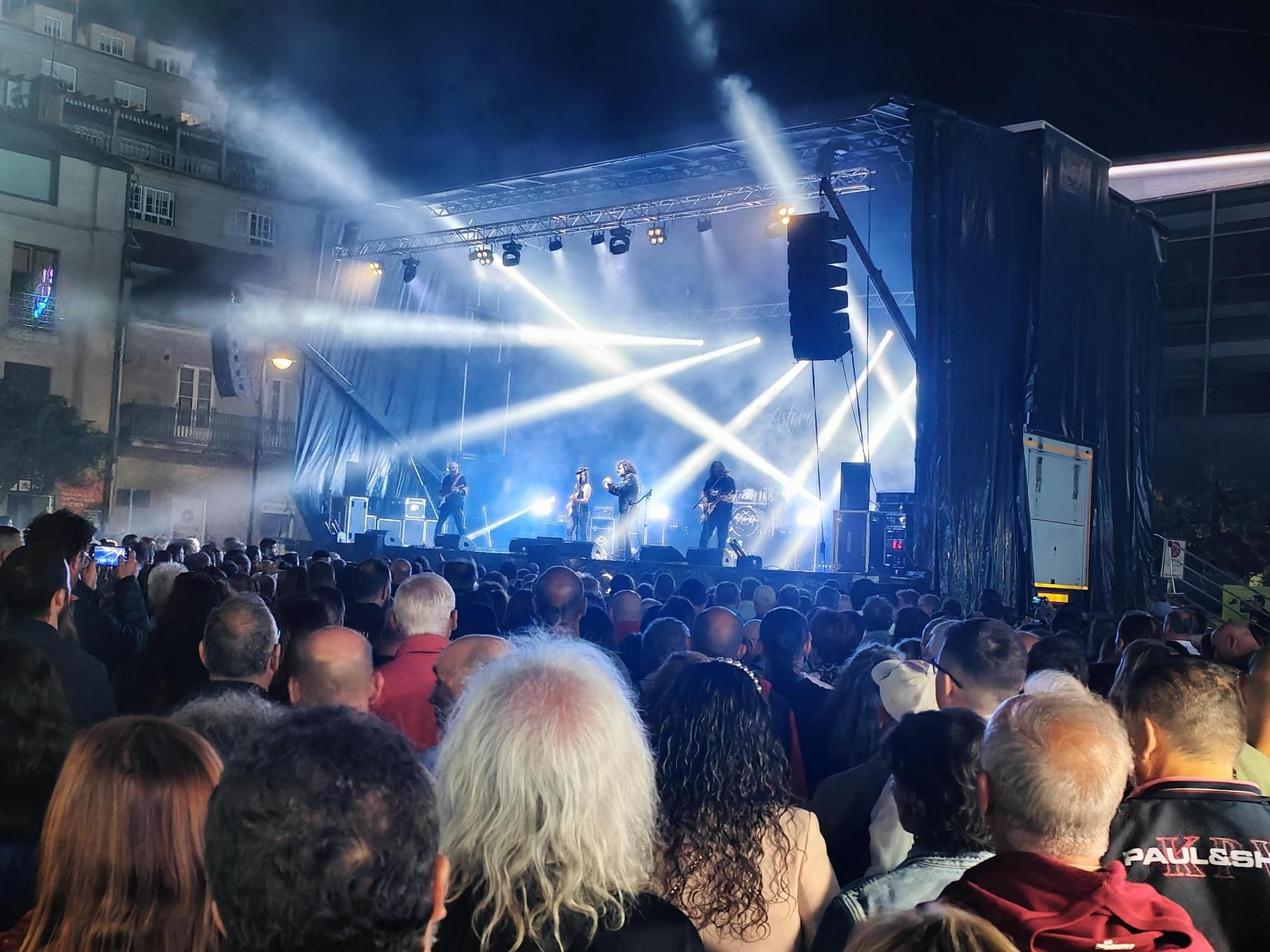 Astarot reúne a 4.000 personas en Cangas y Noname Djs abarrotan laa explanada de Ojea