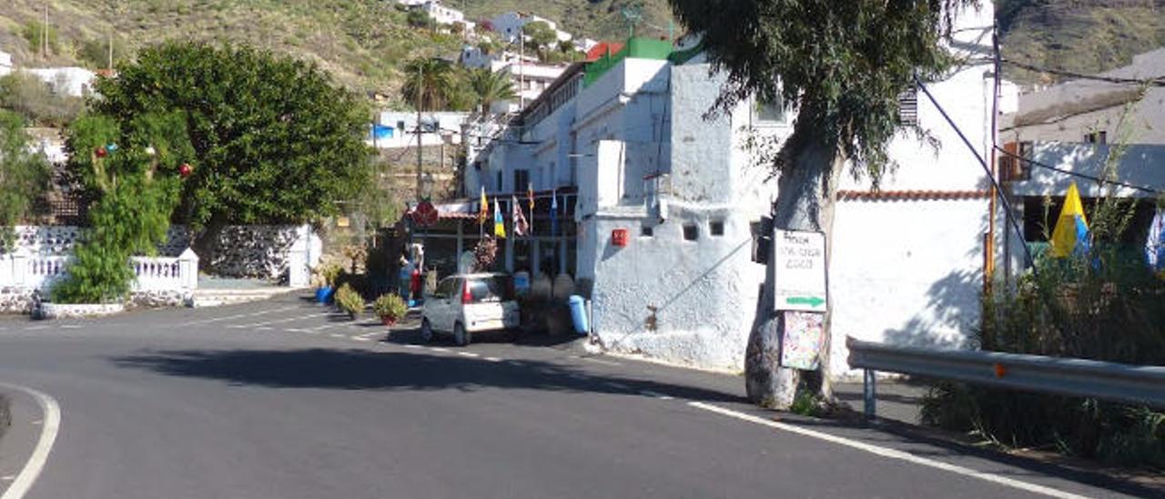 Vista del pueblo de El Risco, con el bar Perdomo en primer término.