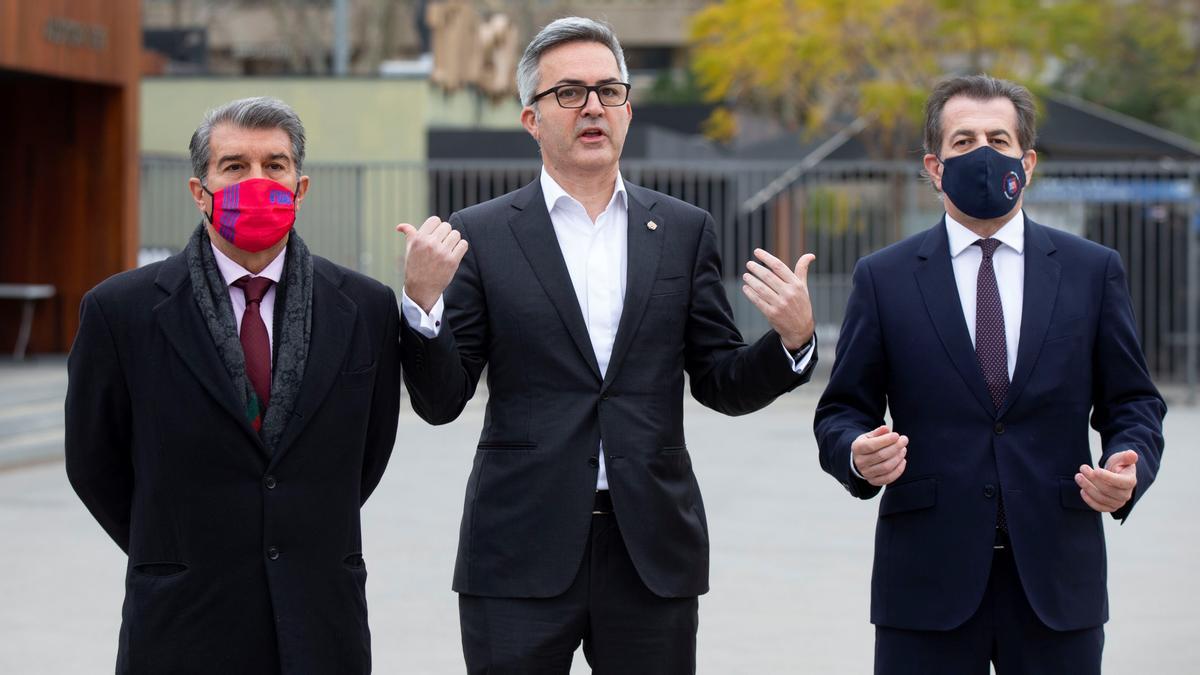 Joan Laporta, Víctor Font y Toni Freixa, en un encuentro en el Camp Nou. 