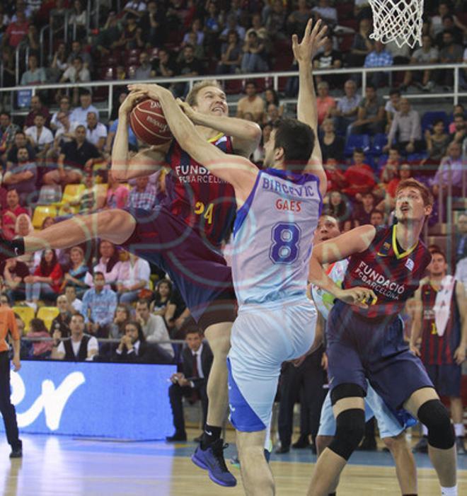 FC Barcelona, 76 - Estudiantes, 62