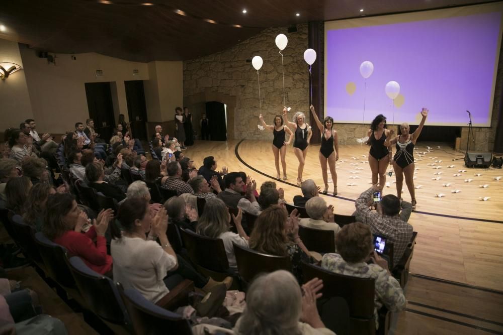 Desfile en el Auditorio de mujeres afectadas por cáncer de mama