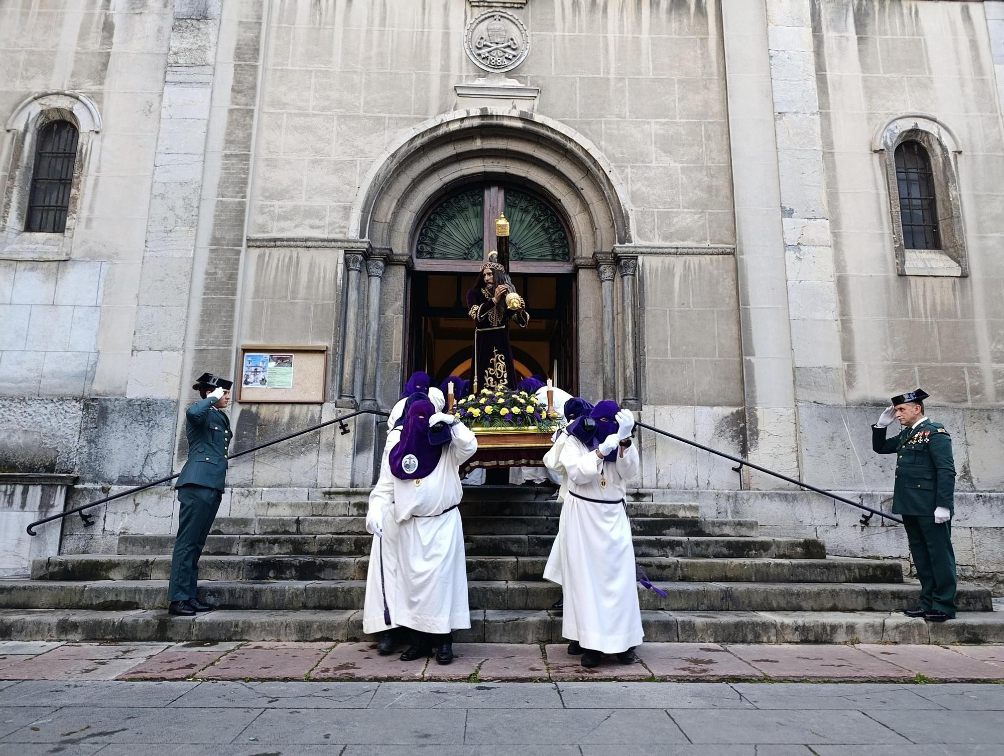 El Nazareno y la Virgen Dolorosa emocionan en Grado