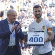 Saura hizo entrega a Gayà de la placa de los 400 partidos