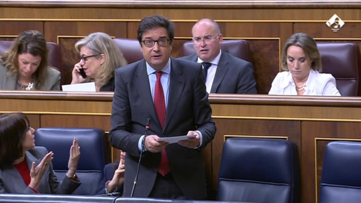 Bronca en el Congreso: Morant se marca un "por qué no te callas" al portavoz del PP