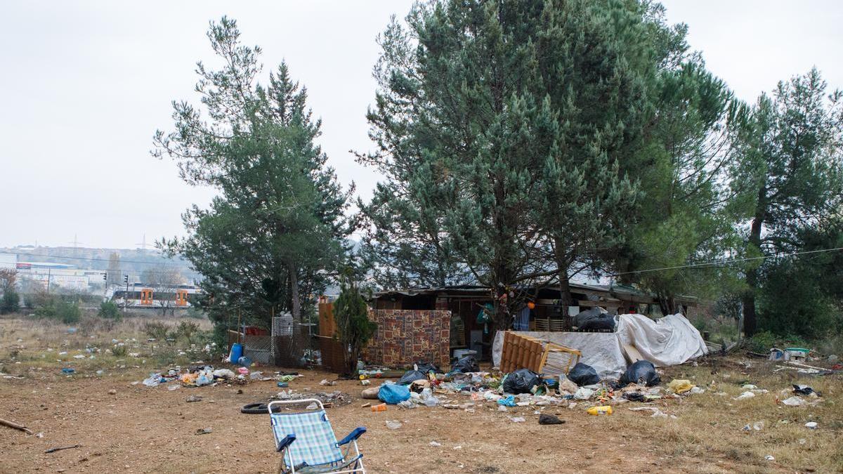 El exterior de la chabola donde una mujer de Terrassa fue secuestrada esta semana.