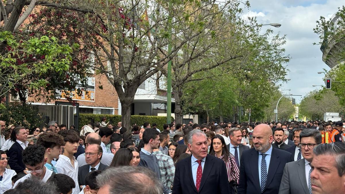 Llega la corporación municipal con el alcalde a la cabeza, José Luis Sanz, a la Misión.