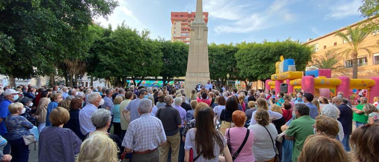 Vecinos se manifiestan en apoyo a la Cruz de los Caídos del Paseo de Germanías