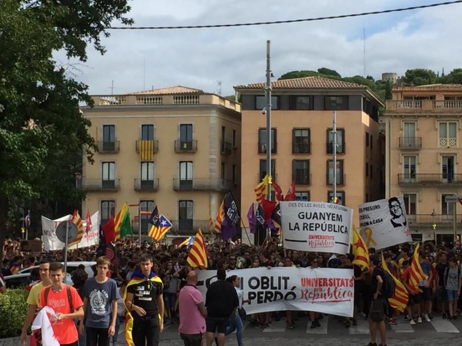 Manifestació dels estudiants per l'aniversari de l'1-O