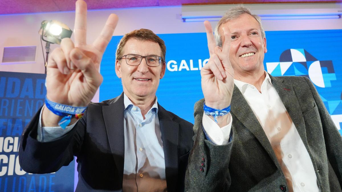 El lídes del PP, Alberto Núñez Feijóo (i), y el presidente de la Xunta, Alfonso Rueda (d).