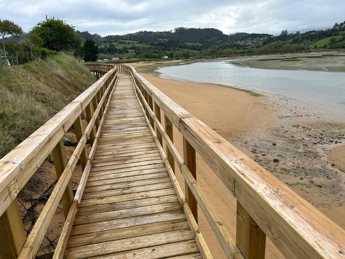 EN IMÁGENES: Abierta al tránsito la pasarela que une Rodiles y Misiegu en Villaviciosa EN IMÁGENES: Abierta al tránsito la pasarela que une Rodiles y Misiegu en Villaviciosa